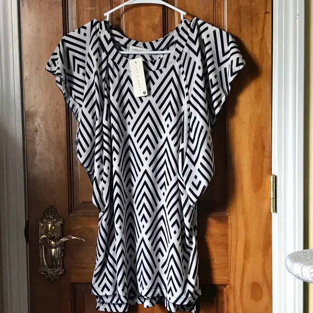 NWT Blouse/short sleeve butterfly sleeve top